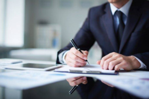 Dövlət qulluqçularının əməkhaqqına əlavələr və mükafatlar ləğv edilir